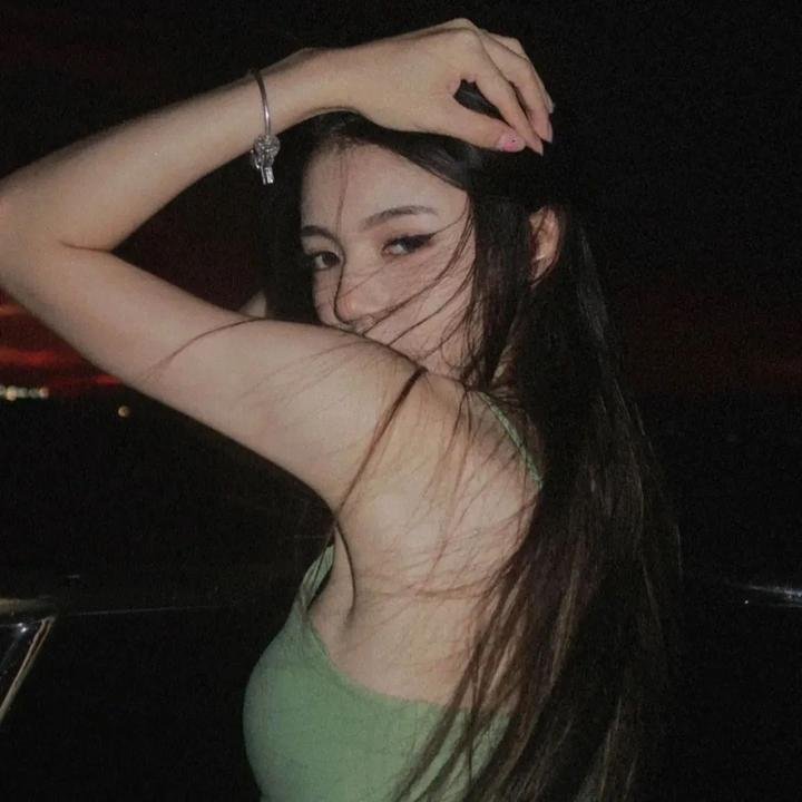 27套礼服 海报
